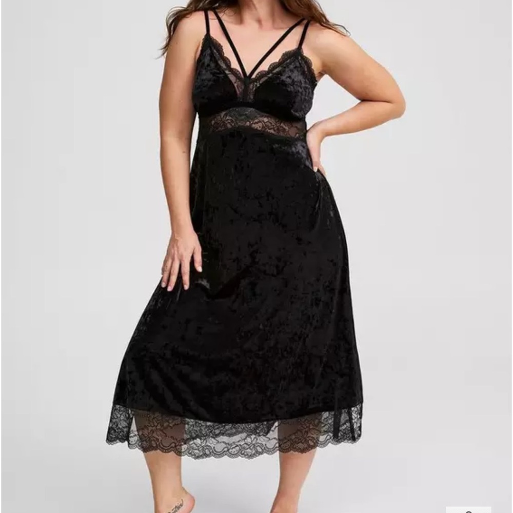 Torrid velvet dress- Black